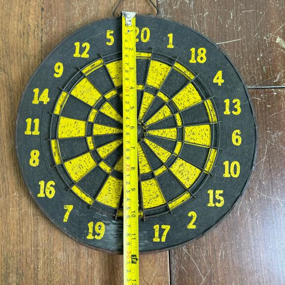 1950s Black and Yellow 12 inch Scott's Original Keepdrye Dartboard Man‎ Cave Pub - Picture 5 of 9